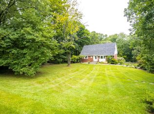 10 Merry Hill Rd, Poughkeepsie, NY 12603