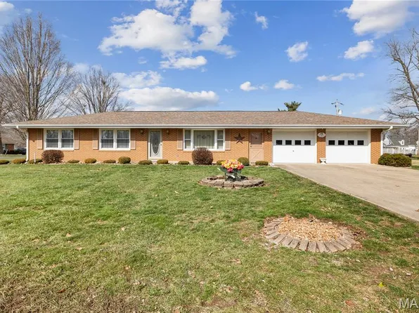 19 Westwood Dr, Hillsboro, IL 62049