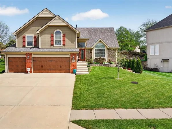6719 NW Monticello Ter, Parkville, MO 64152