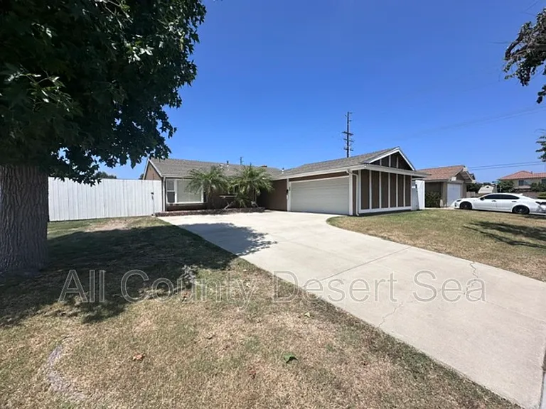 18527 San Antonio St — Photo 1