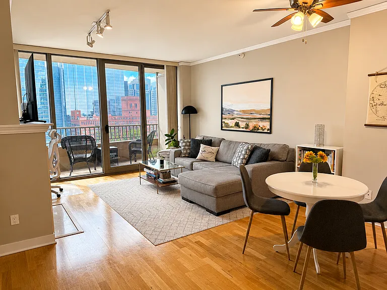 200 N Jefferson St #1307 — Photo 3