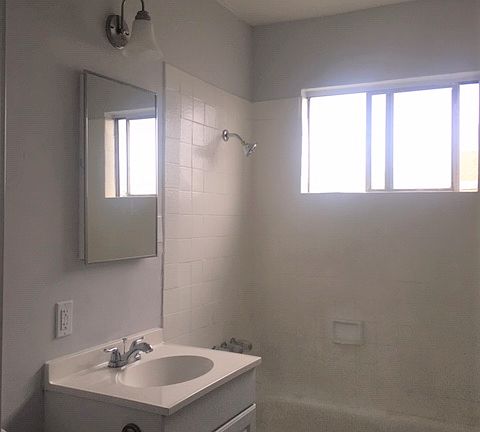 4th image of 5558-5562 Dairy Ave #2