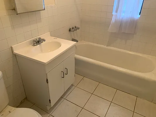 Rented by Tapiro Realty | media 5