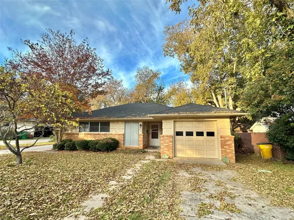 911 Dodson St, Gainesville, TX 76240