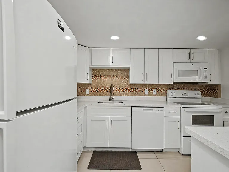 10110 Boca Entrada Blvd #305 — Photo 6