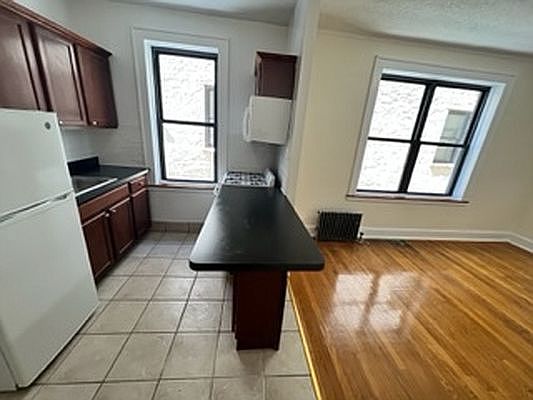 1st image of 2132 Crescent St APT B2