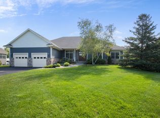 6105 Seamans Dr, Shorewood, MN 55331