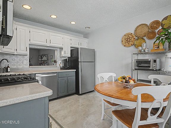 5th image of 411 Danbury Lane #411