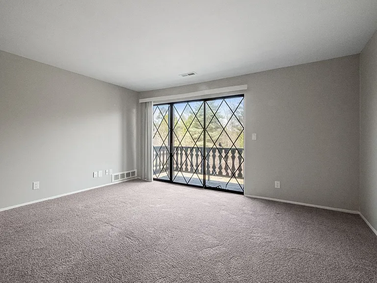 Chalet Villa Lakefront Community — Photo 10