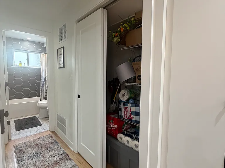 1756 W Rosehill Dr #1C — Photo 12