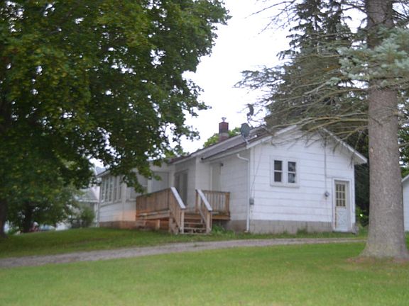 2nd image of 220 Lynn St