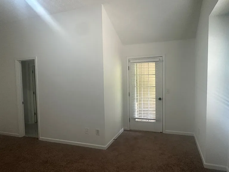 2065 Manhattan Pkwy — Photo 18