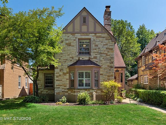 2nd image of 6121 N Forest Glen Ave