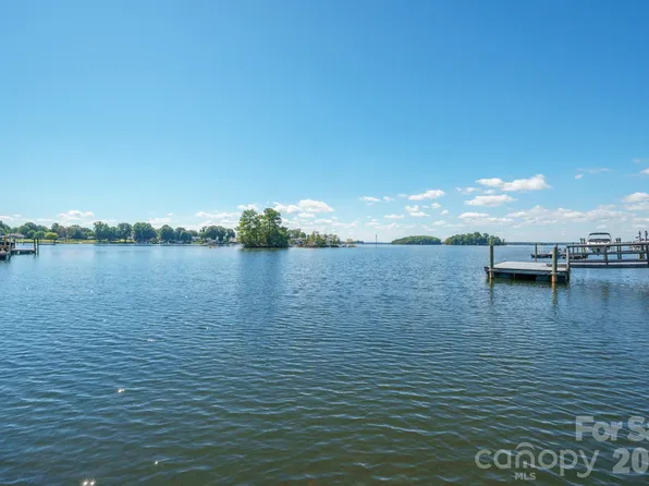 20919 Island Forest Dr, Cornelius, NC 28031