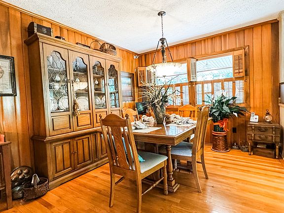 5th image of 100 Hillcrest Dr S