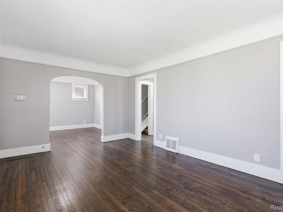 4th image of 15881 Winthrop St
