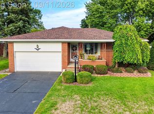 411 Tanview Dr, Oxford, MI 48371