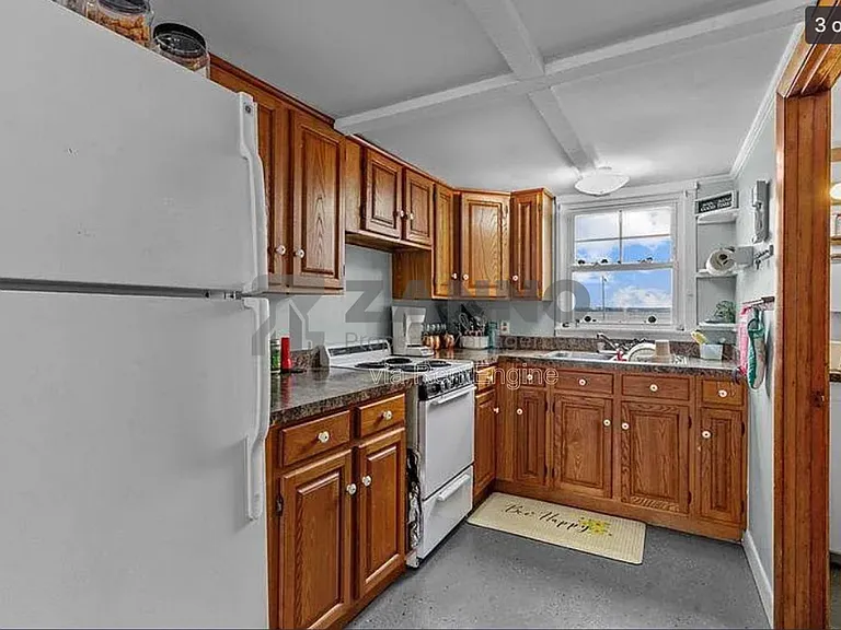 100 King Philip Ave — Photo 4