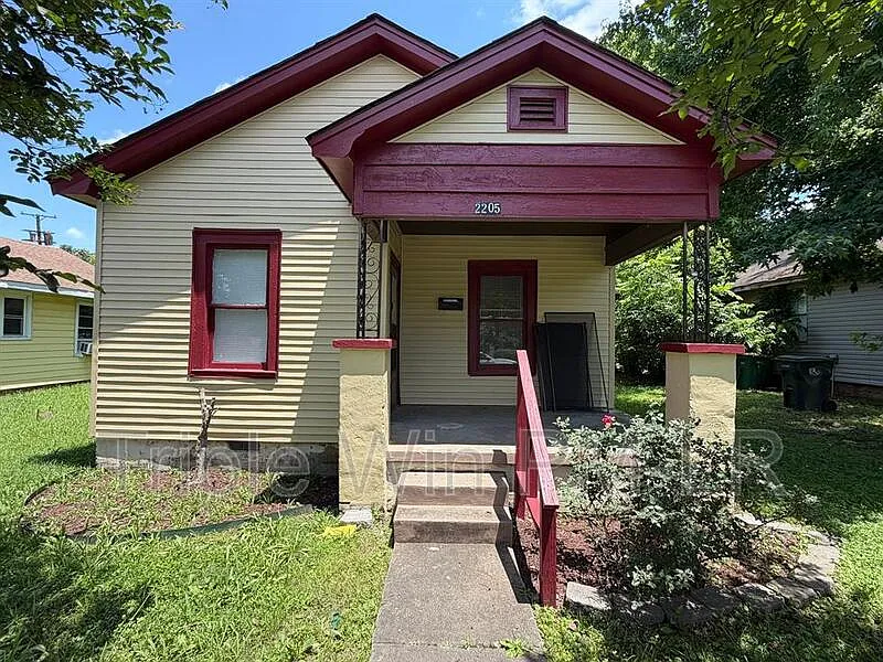 2205 S Martin St
