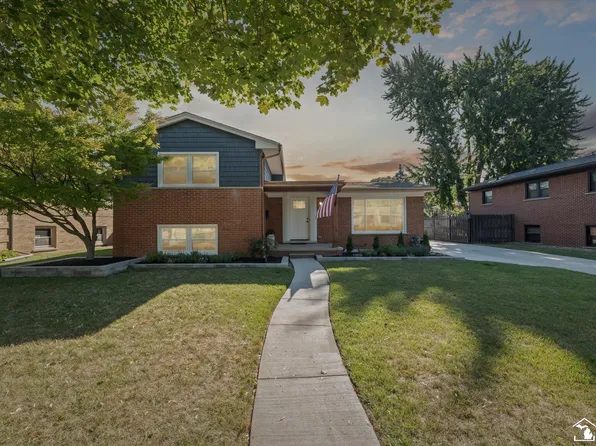 1723 N Trenton Dr, Trenton, MI 48183