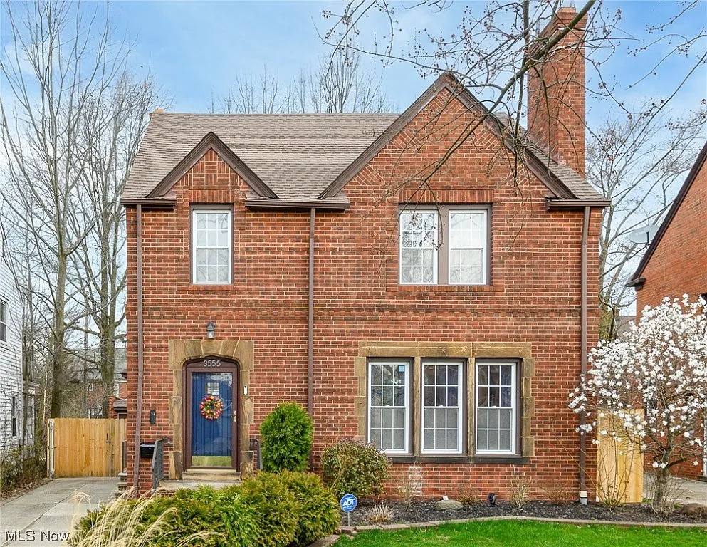 3555 Grosvenor Rd photo 1