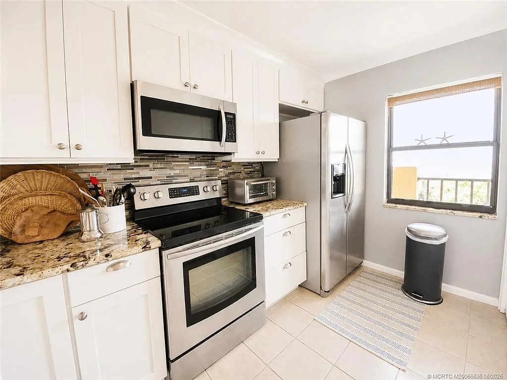 2 bed, 2.0 bath, 984 sqft, $5,550 — Photo 4