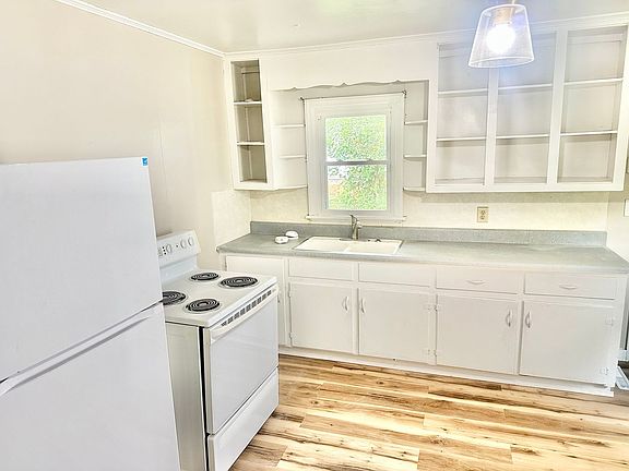 2nd image of 220 Keels Ave