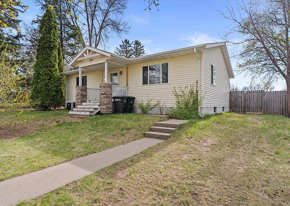 1st image of 712 8th St NE