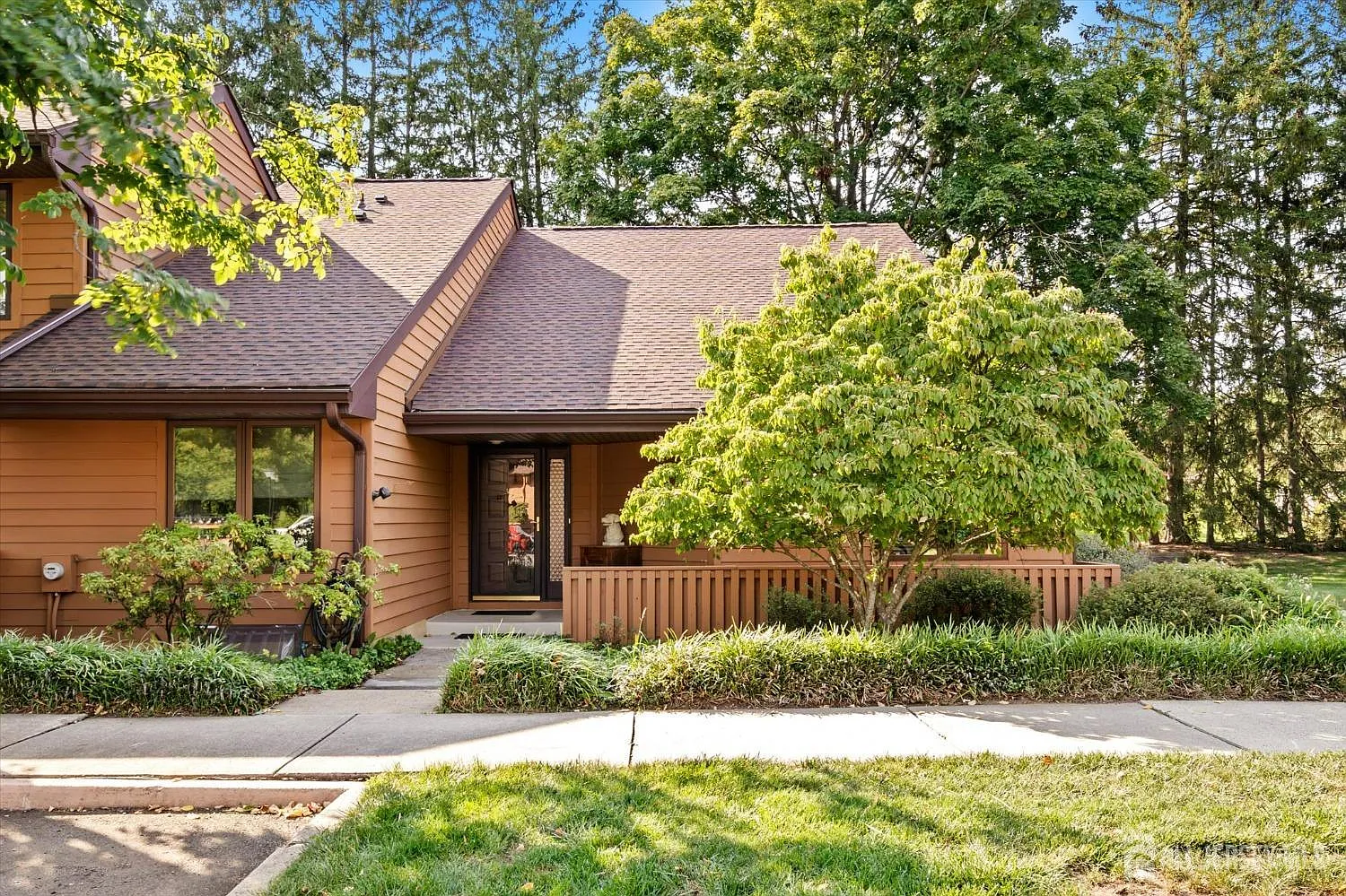 32 Sayre Dr photo 1
