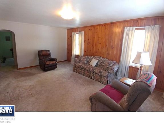 Spacious living room