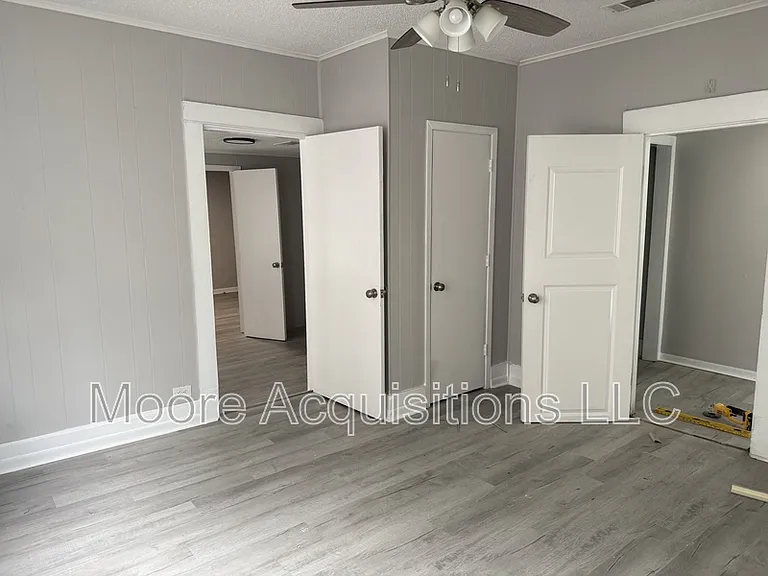 1108 W Center St — Photo 16