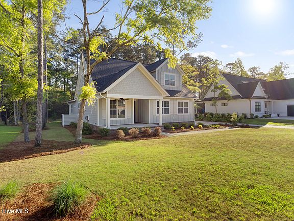 3rd image of 564 Hearthside Drive SE