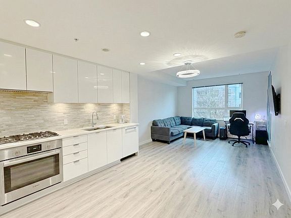 3rd image of 9233 Odlin Rd #209