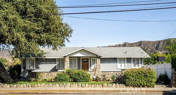 4th image of 900 N Soldano Ave