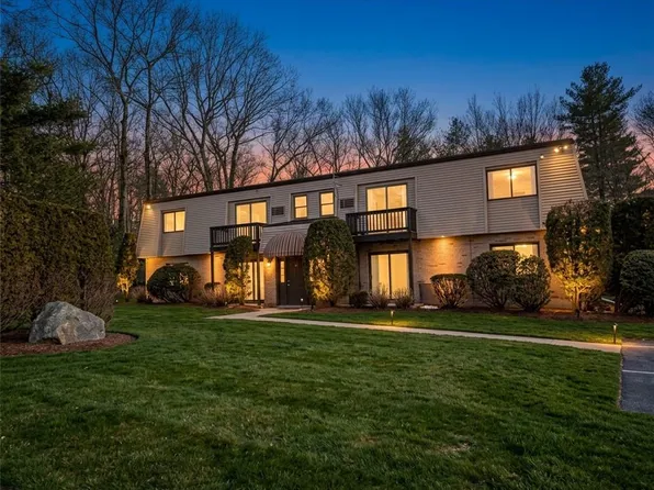 15 Apple Valley Pkwy #2, Smithfield, RI 02917