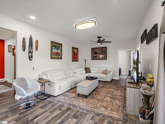 5th image of 605 Hollis Rd