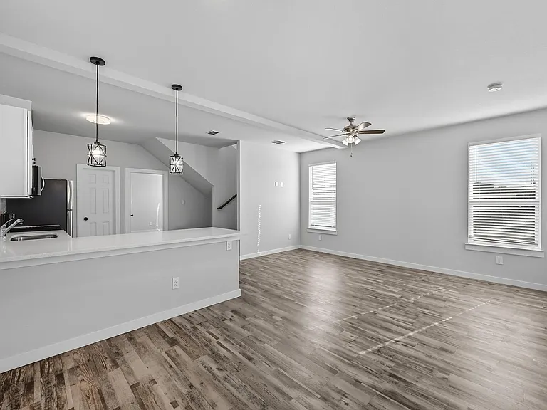 3413 Valley Vista Dr — Photo 2