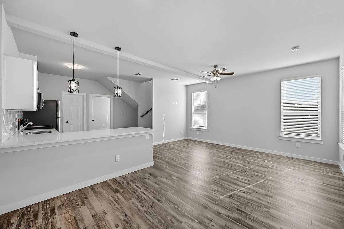Building Photo - 3475 Valley Vista Dr