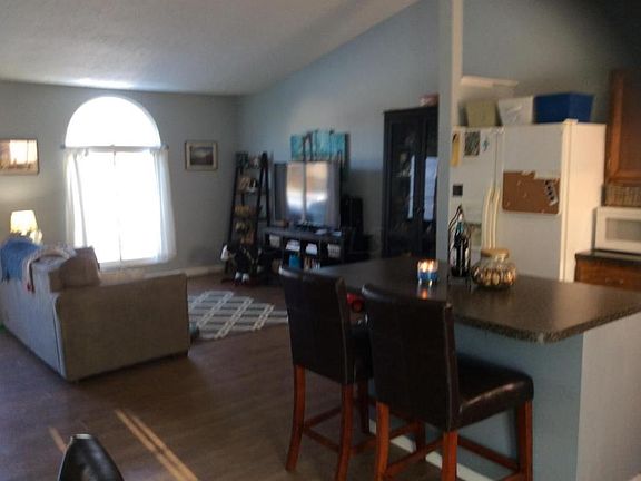 4th image of 749 Gladstone Ave