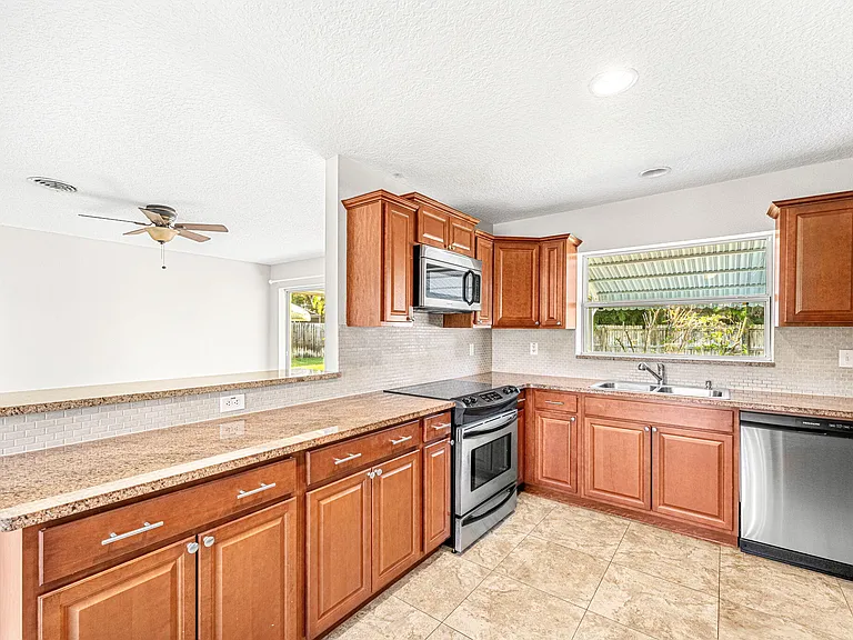 406 N Neptune Dr — Photo 8