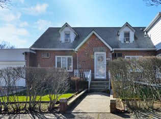 4832 186th St, Fresh Meadows, NY 11365