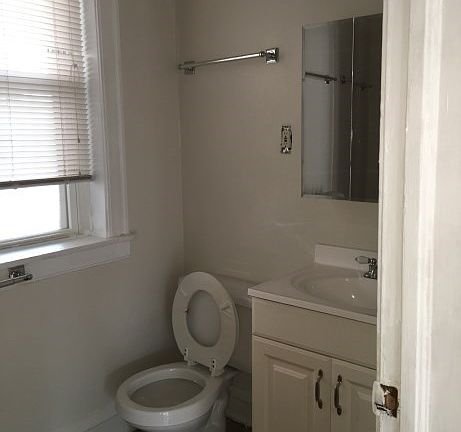 5th image of 2200 E 70th Pl #103