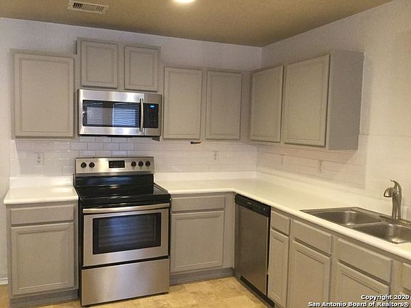 3rd image of 1006 Saxonhill Dr