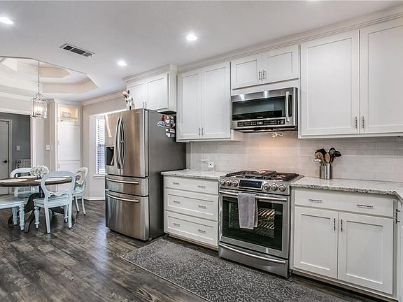 5th image of 165 Simmons Dr