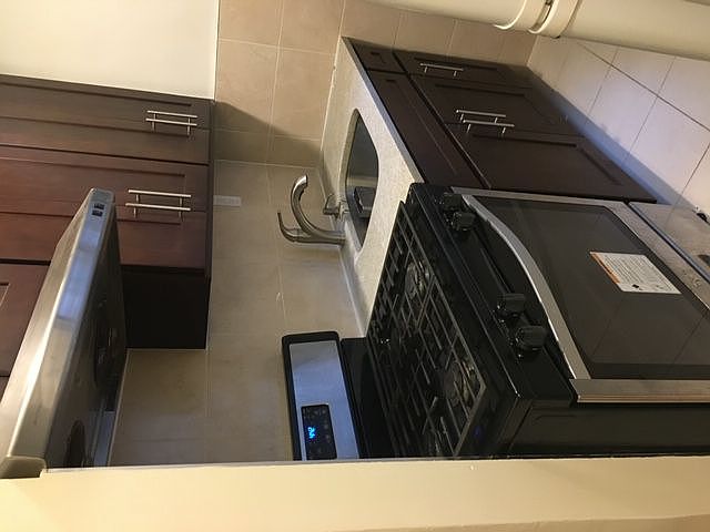 2nd image of 151 Allen St Frnt 3