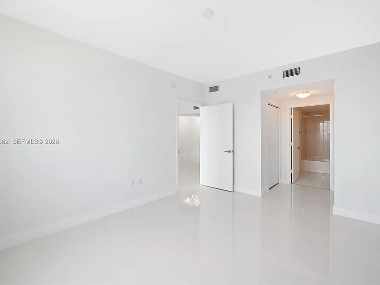 18800 NE 29th Ave #708 — Photo 19