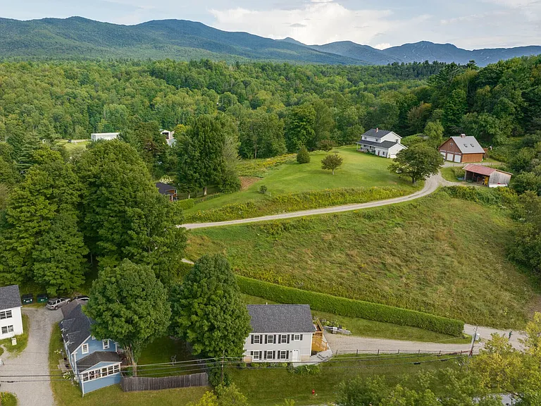 7 Village View Dr — Photo 2