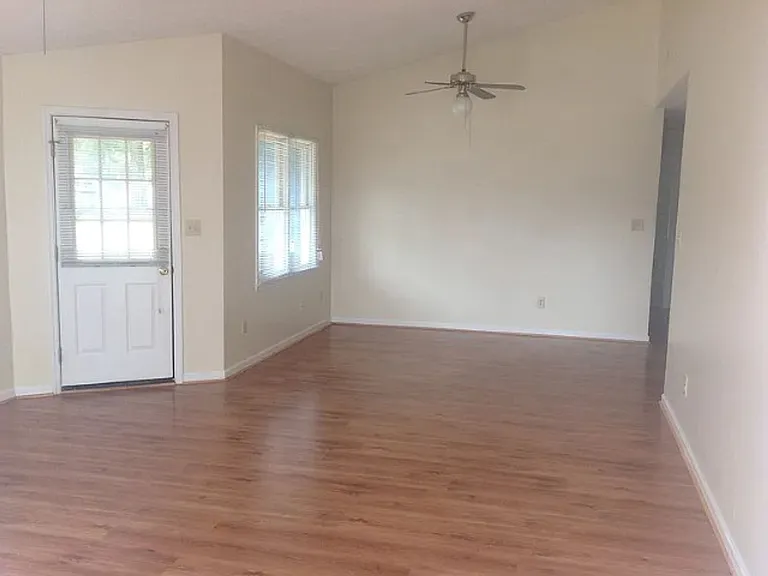 633 Winthrop Ct — Photo 4