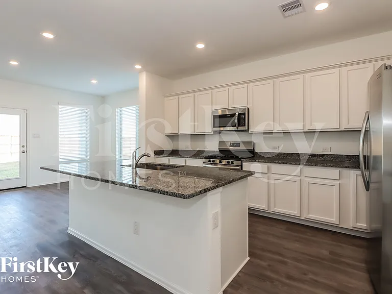 7307 Hillside Ave — Photo 6