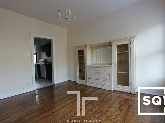 2nd image of 3518 N Broadway St #3526-3E
